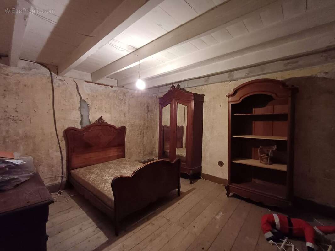 Maison à SAINT-JEAN-DES-OLLIERES