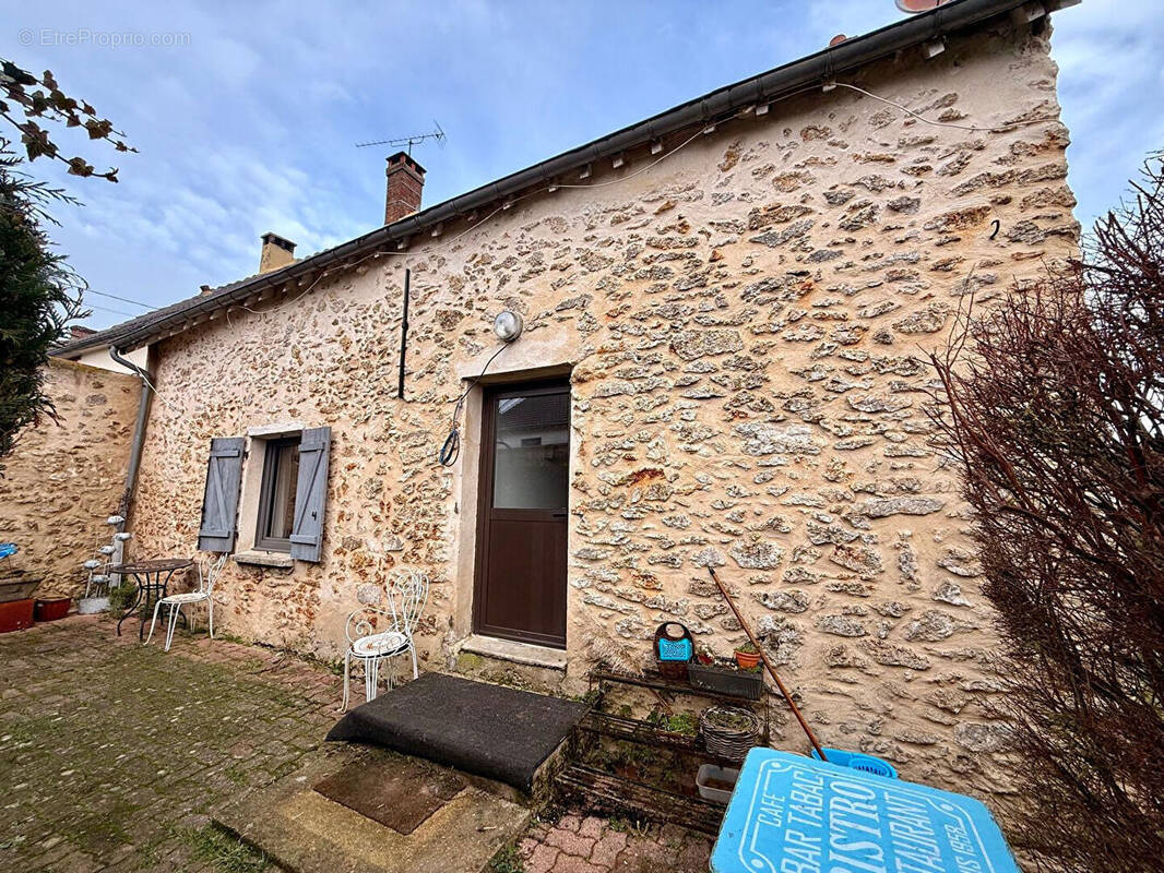 Maison à SAINT-CYR-SUR-MORIN