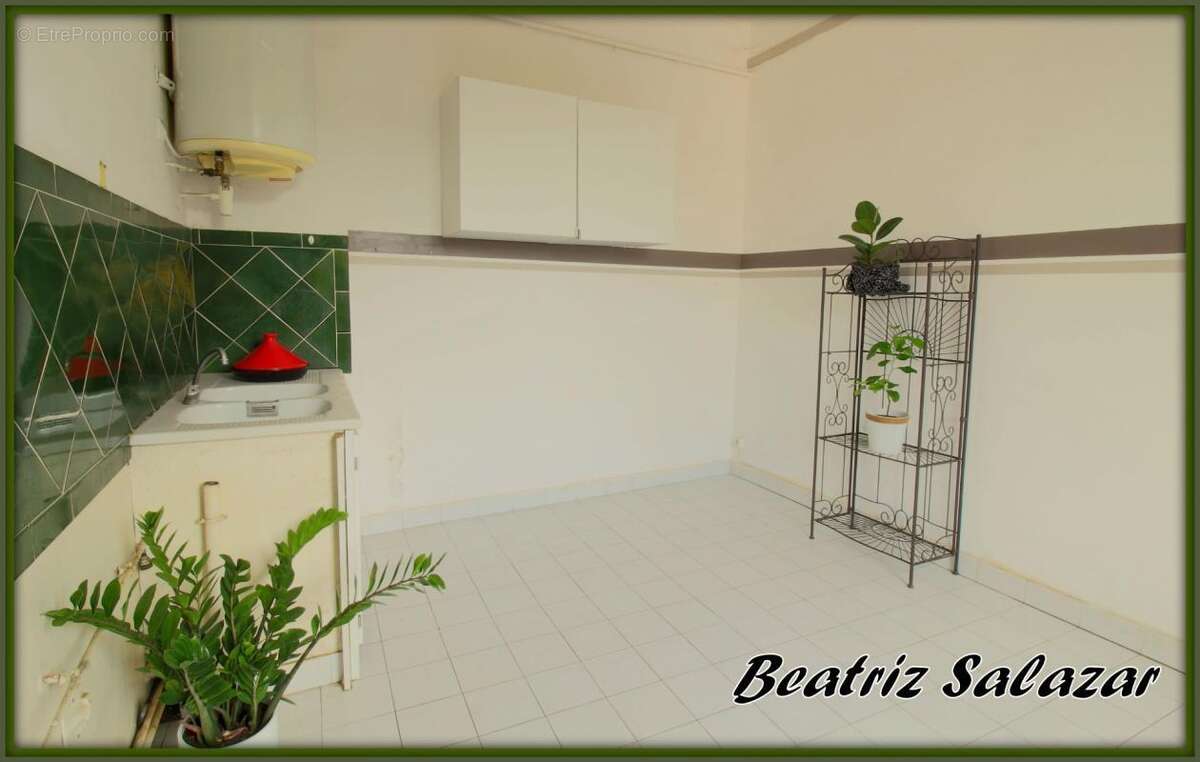 A Digne-les-Bains, dans un quartier central et calme, très bel appartement à rénover de 76m², 2/3 pièces et deux greniers - photo 6