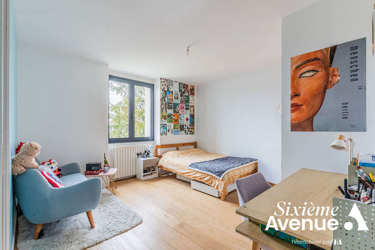 Maison à SAINTE-GENEVIEVE-DES-BOIS