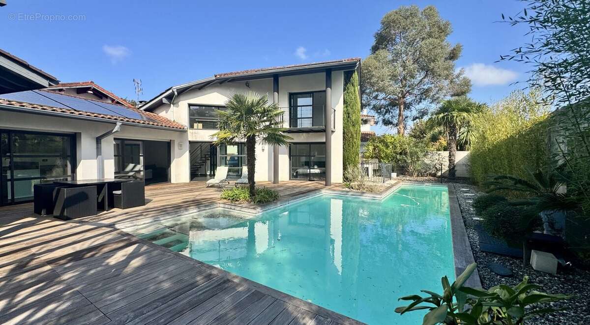 Villa d'architecte de type t5 de 136 m2 avec piscine - photo 2