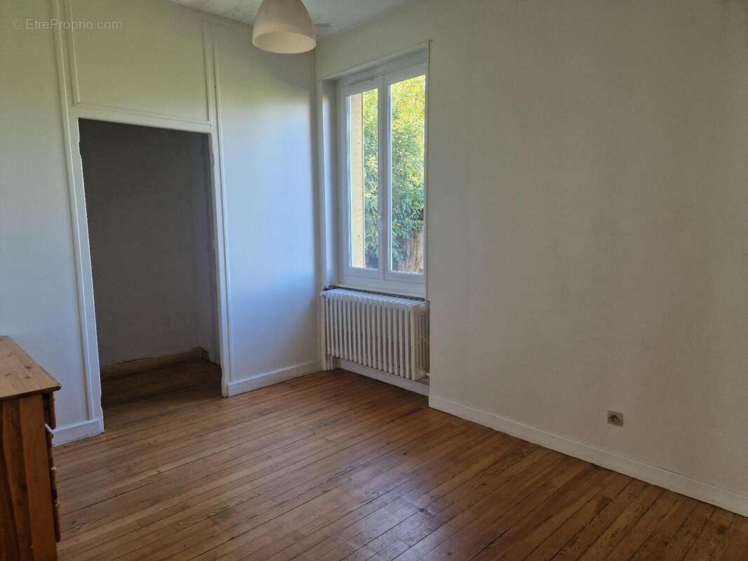 Chambre 1 RDC - Maison à GRIGNY