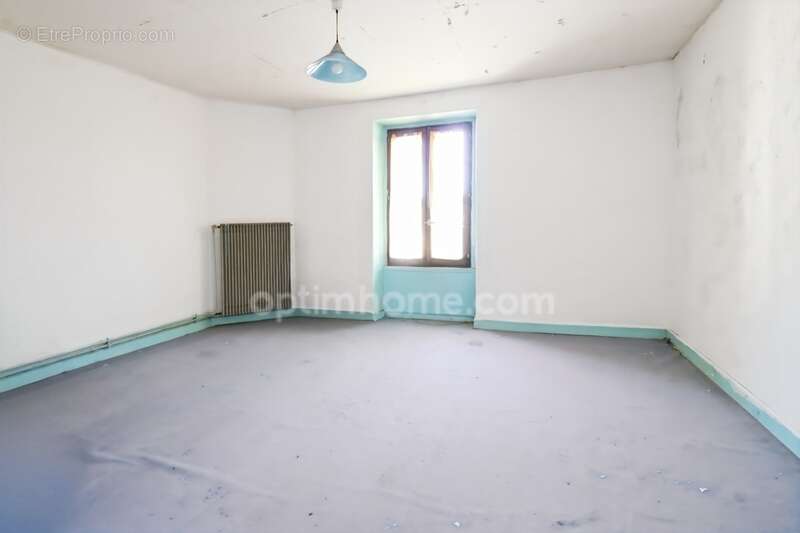 Maison à SAINT-HILAIRE-LA-TREILLE