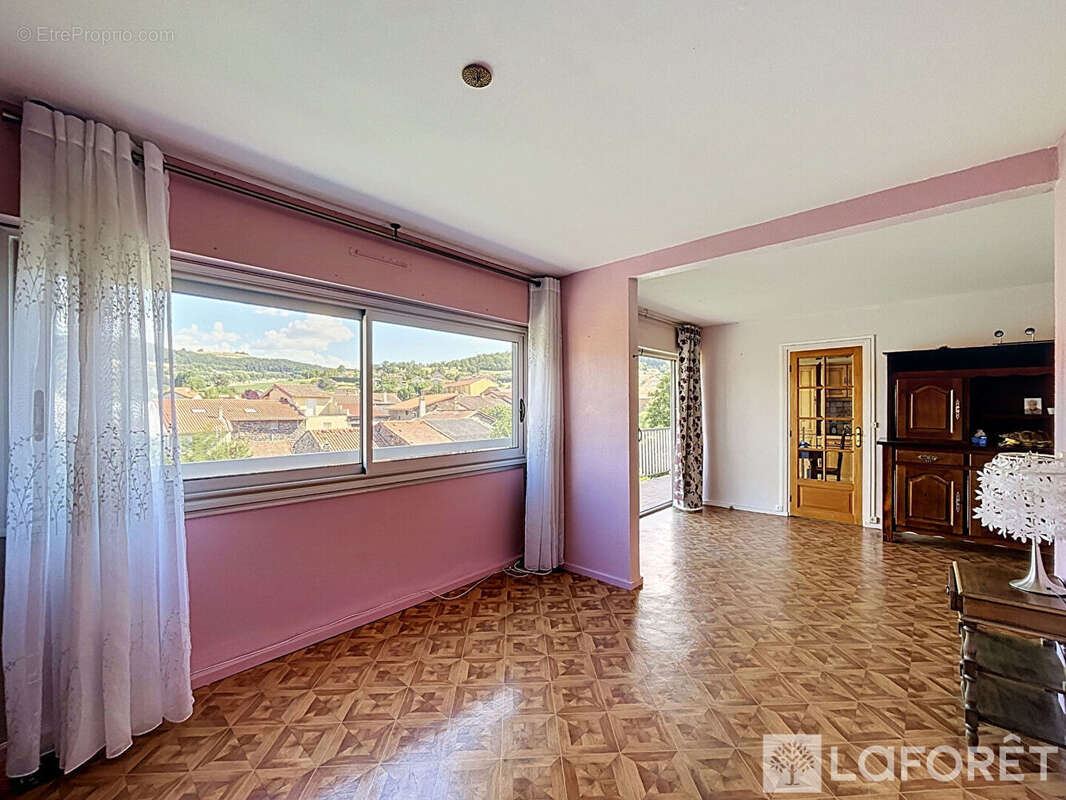 Grand T4 de 101 m² avec garage, balcon et vue dégagée - photo 4