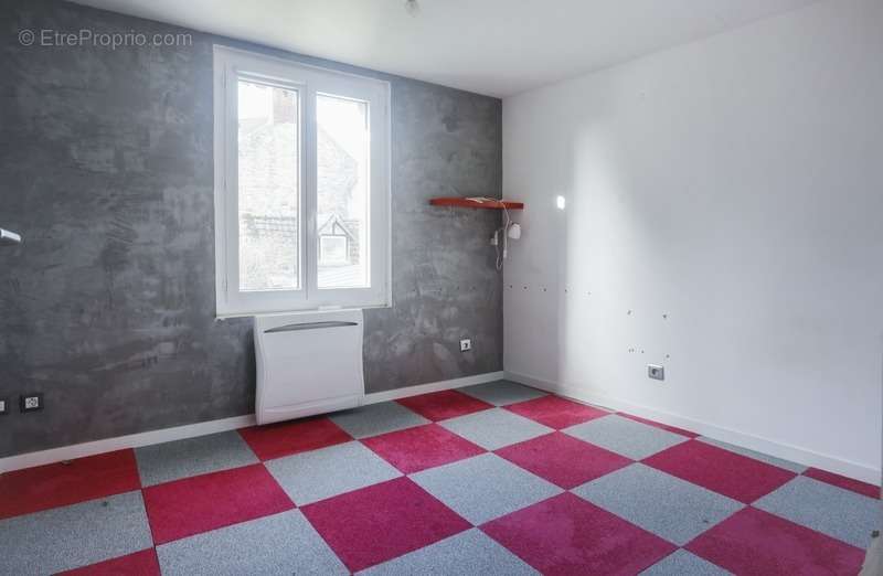 Maison à LIVILLIERS