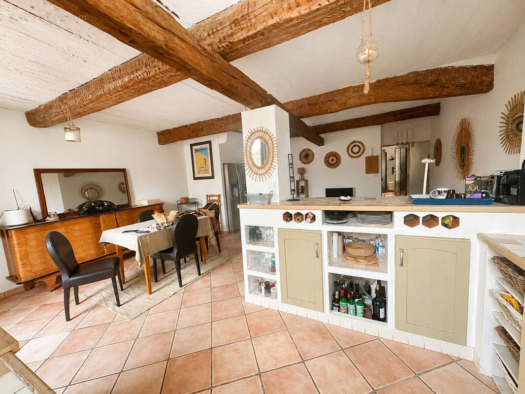Appartement à SOLLIES-TOUCAS