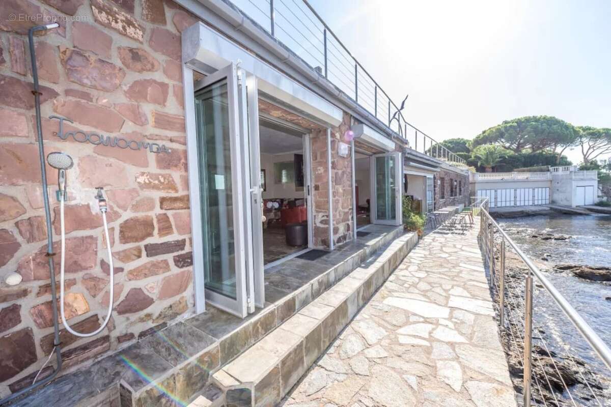 Maison à ROQUEBRUNE-SUR-ARGENS