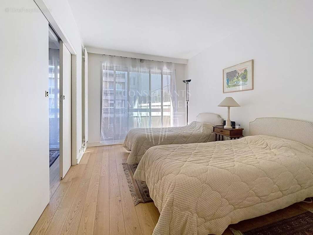 Appartement à PARIS-8E