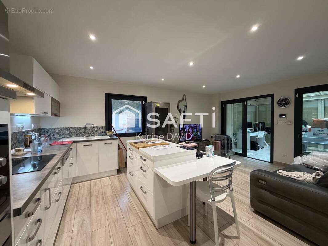 Photo 2 - Appartement à SEPTEMES-LES-VALLONS