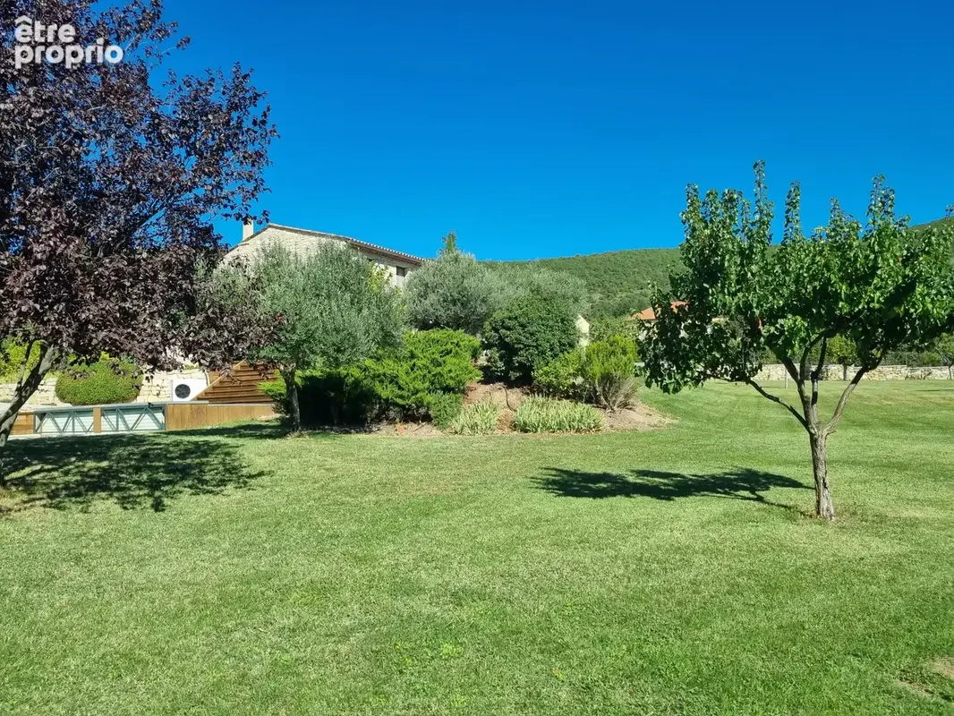 Maison avec terrain et piscine - photo 6