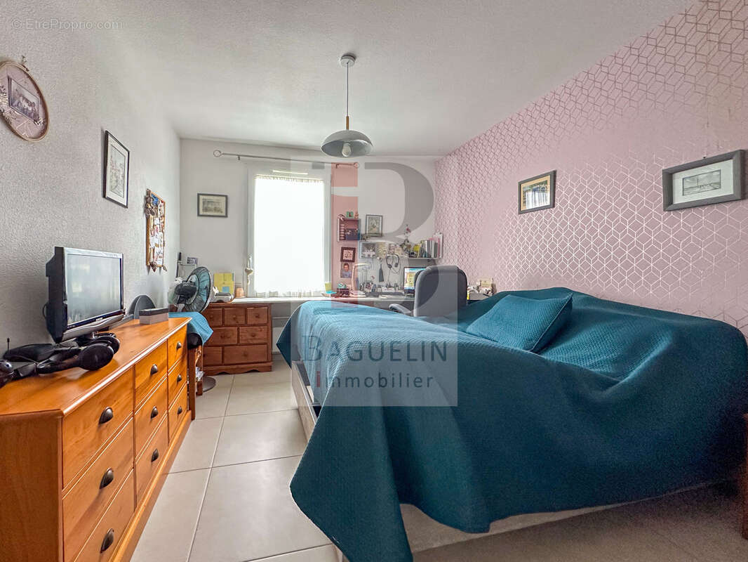 Maison à SAINT-LAURENT-DE-LA-PREE