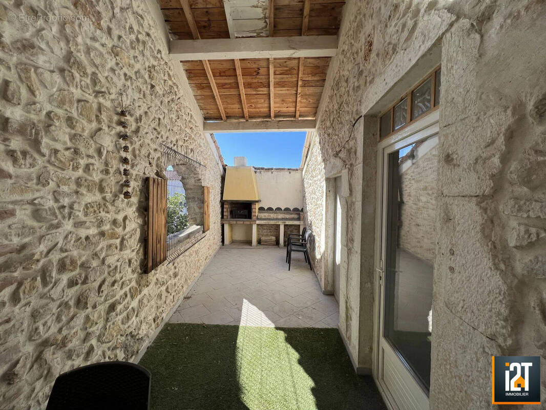 Appartement 102 m² à Saint-Genies-De-Malgoires  - photo 2