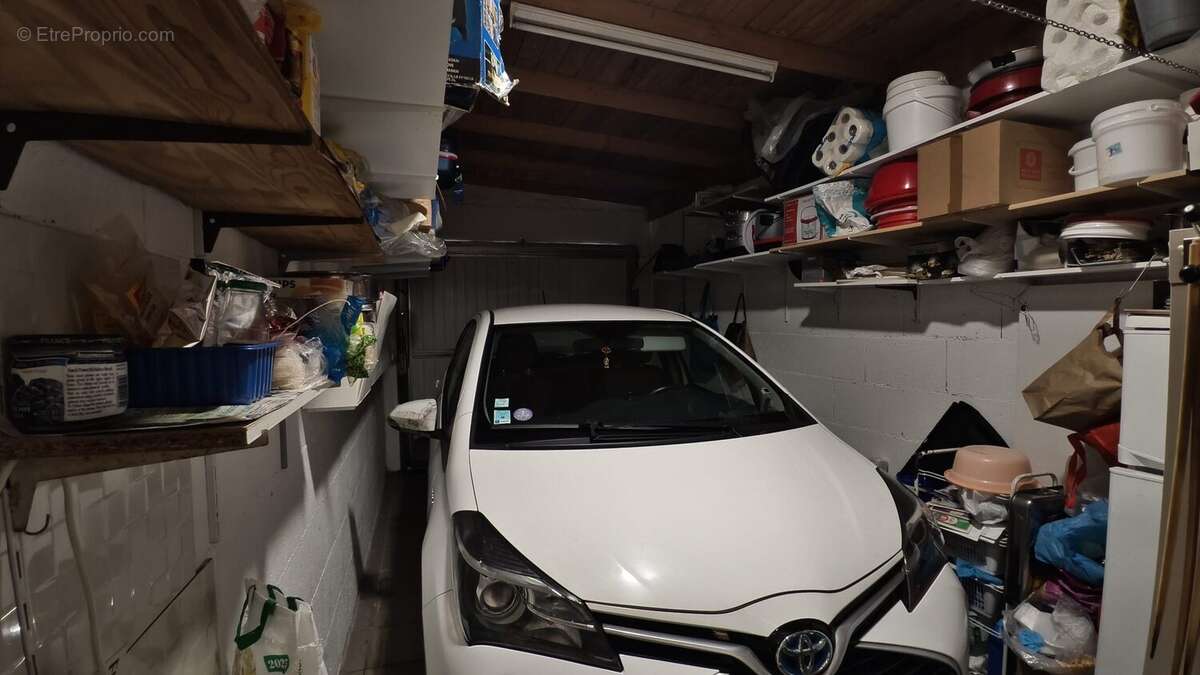 Garage - Maison à CHAMPS-SUR-MARNE