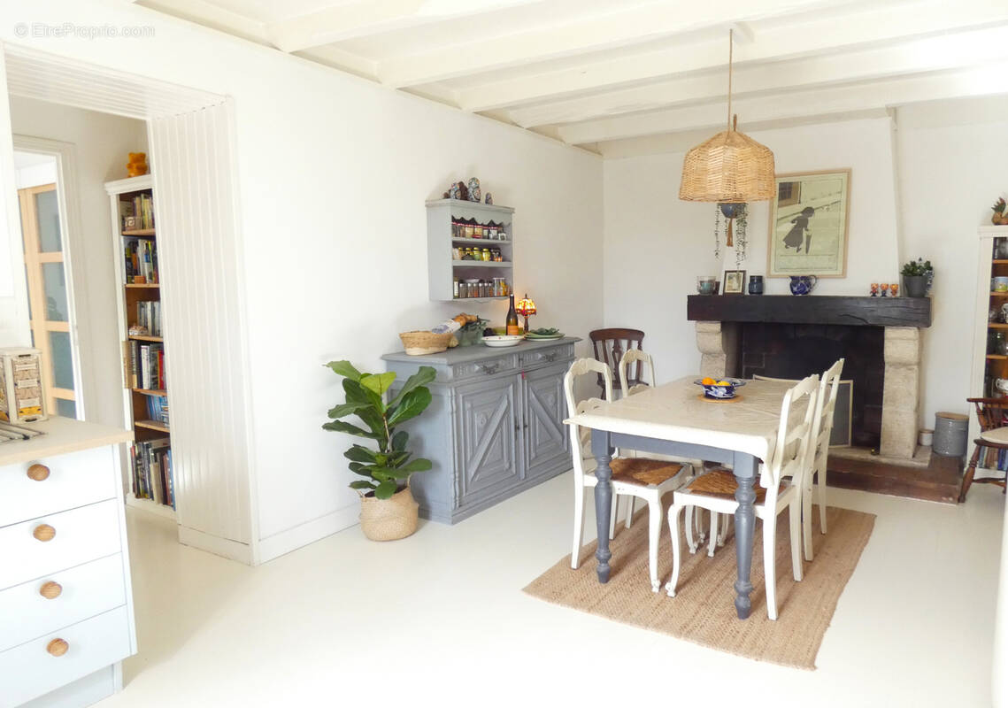 Maison à NANTEUIL-AURIAC-DE-BOURZAC