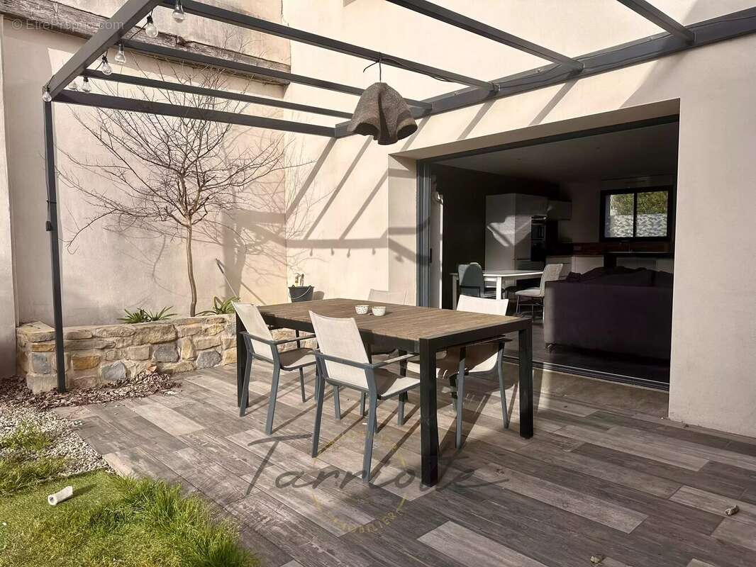 Maison à MALATAVERNE