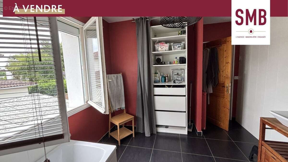 Appartement 111 m² à Lons  - photo 10