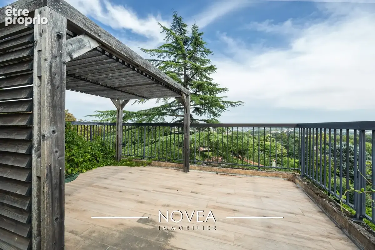 Maison 130 m² à Saint-Genis-Laval  - photo 6