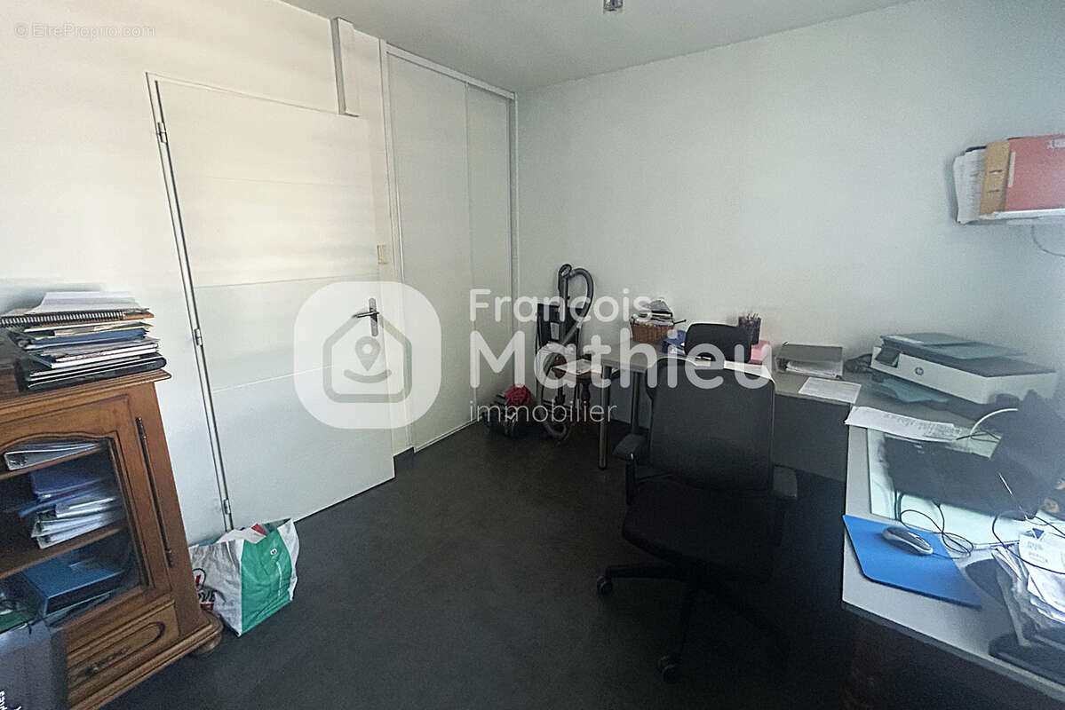Relevant - Maison T5 avec piscine, garage, dépendance et terrain d'environ 1031m2. - photo 16