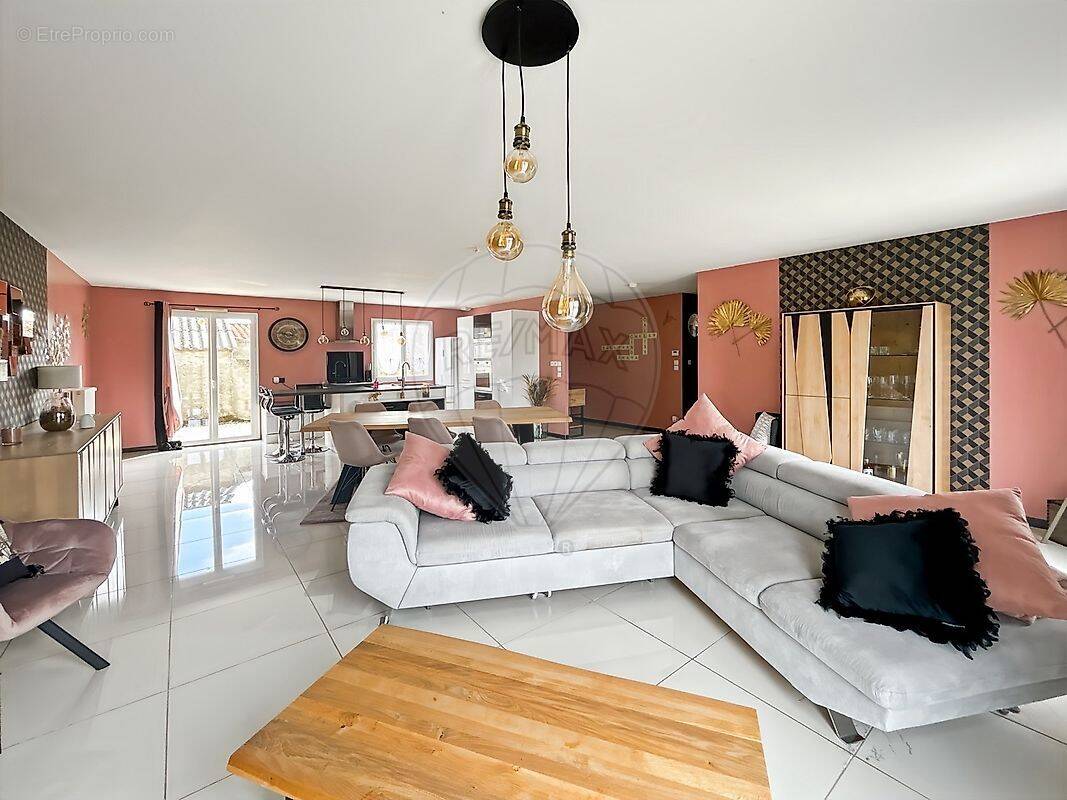 Maison à SAINT-LUMINE-DE-COUTAIS