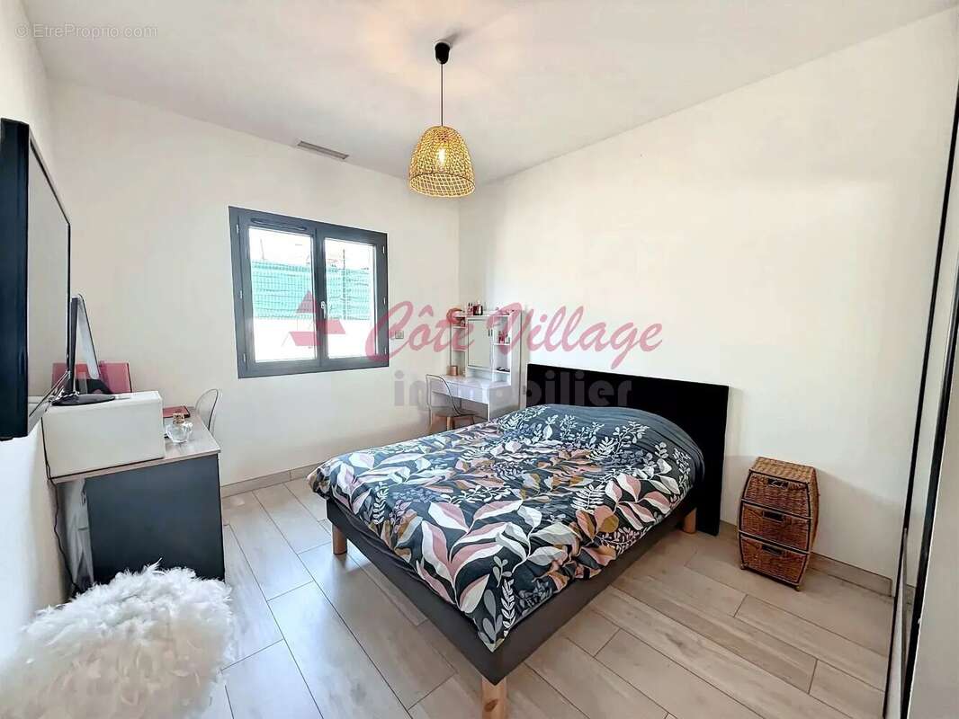 Superbe maison de plain-pied avec vue dégagée , piscine et garage - photo 13