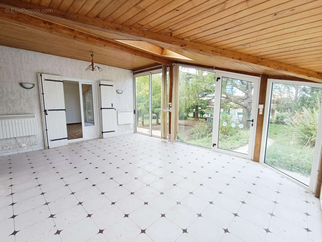 Maison à SAINTE-COLOMBE-EN-BRUILHOIS