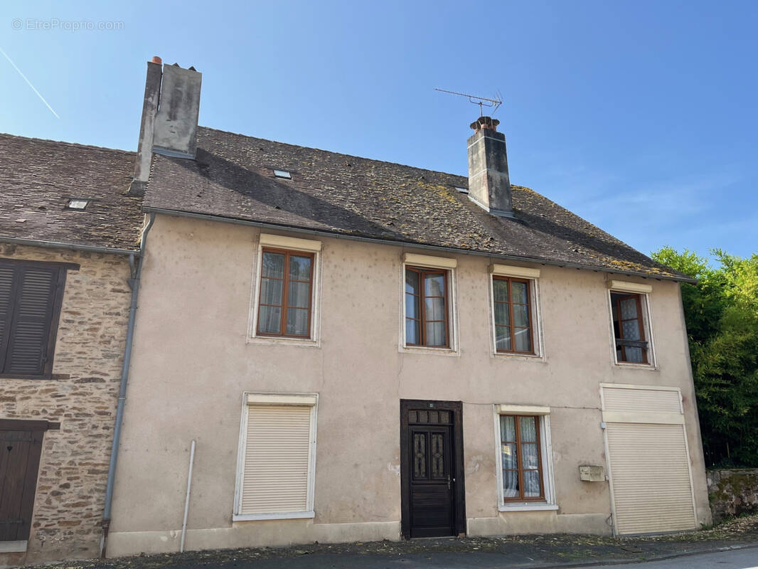 Maison à COUSSAC-BONNEVAL