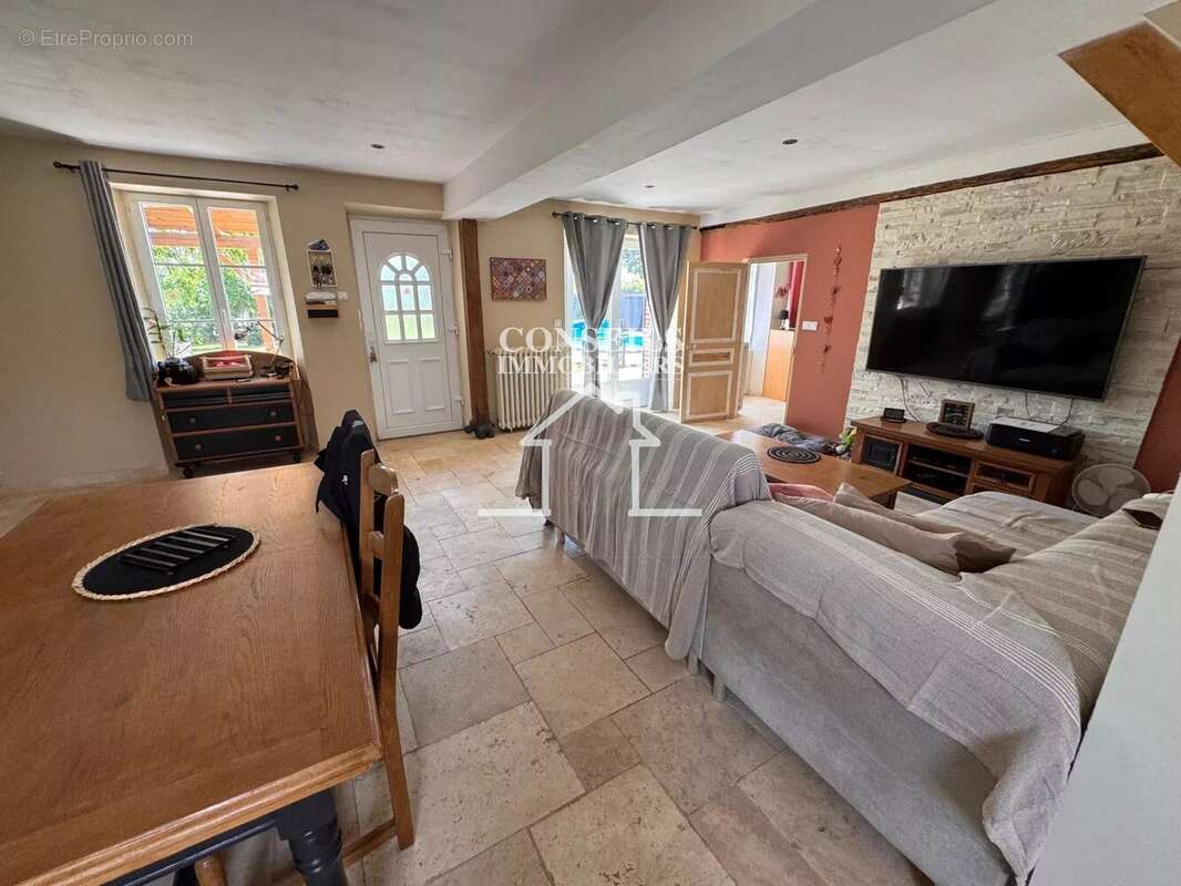 Maison à VILLENEUVE-SUR-YONNE