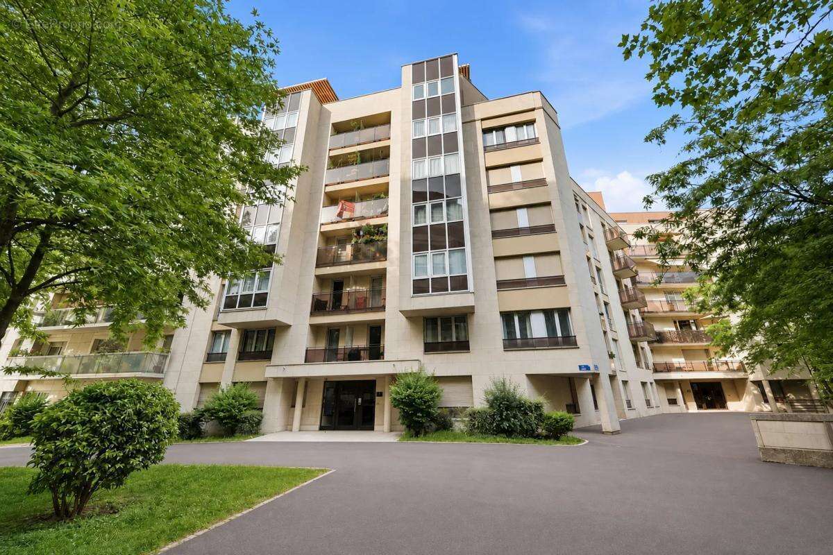 Appartement T3 de 71m² / 2 chambres / 41 m² de séjour / Parking - photo 12