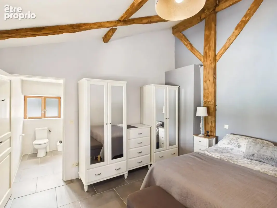 Propriété récemment rénovée de 6 chambres offrant beaucoup de flexibilité et une belle vue - photo 6