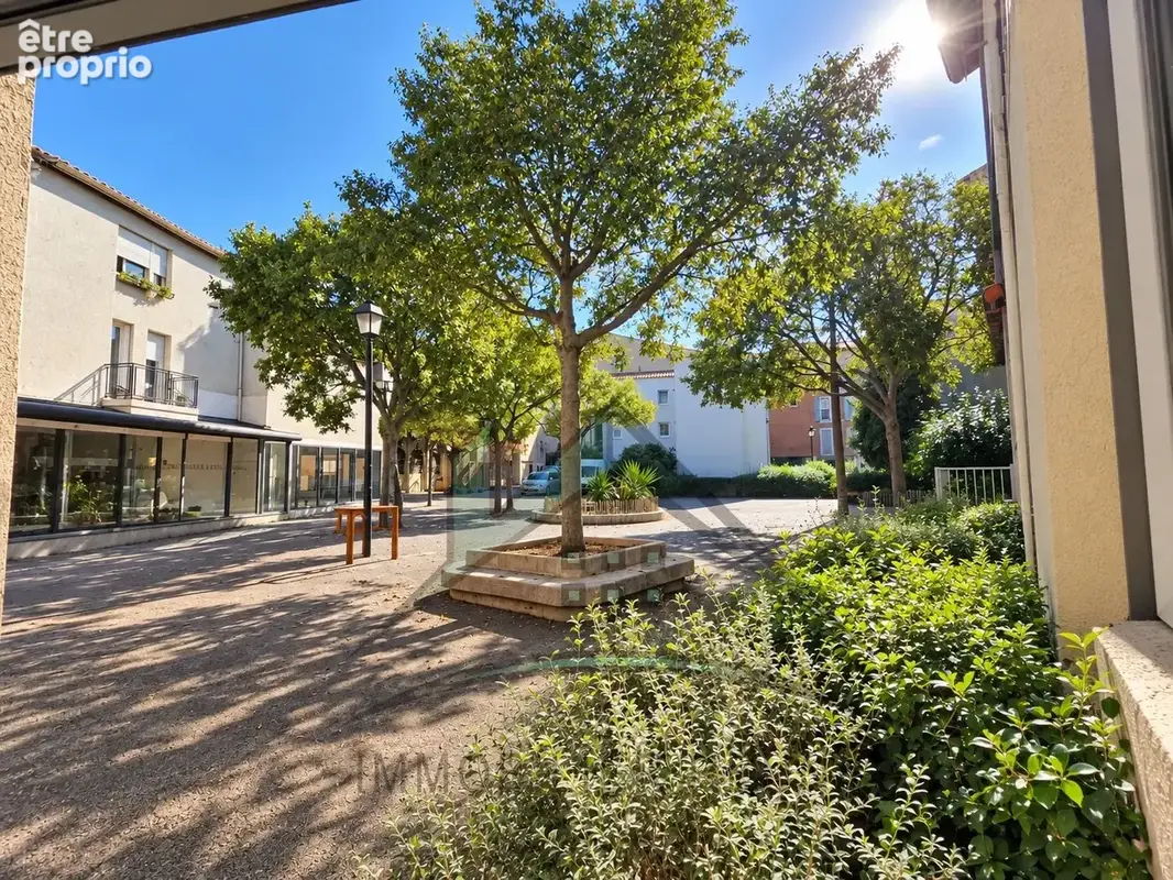 Du calme, de l’espace, 2 chambres et une terrasse… une visite s’impose ! - photo 2
