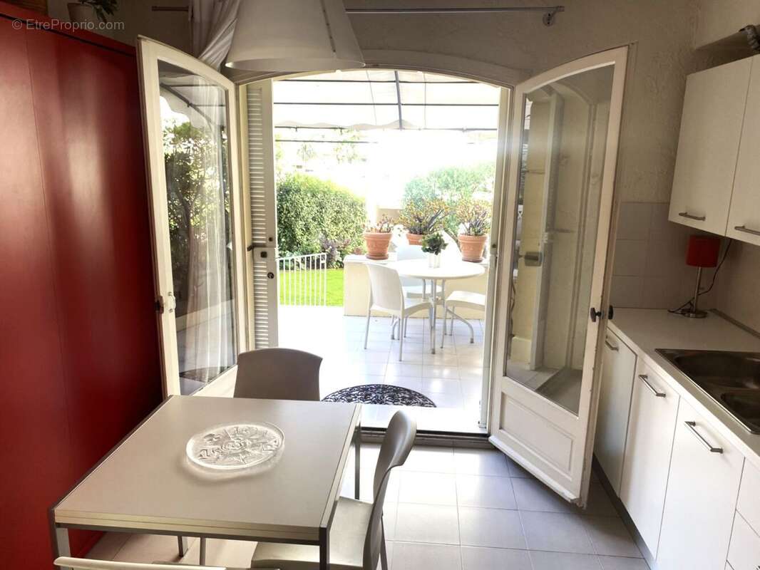 Menton Avenue Boyer/Jardins Bioves  grand studio T1 + terrasse - photo 15