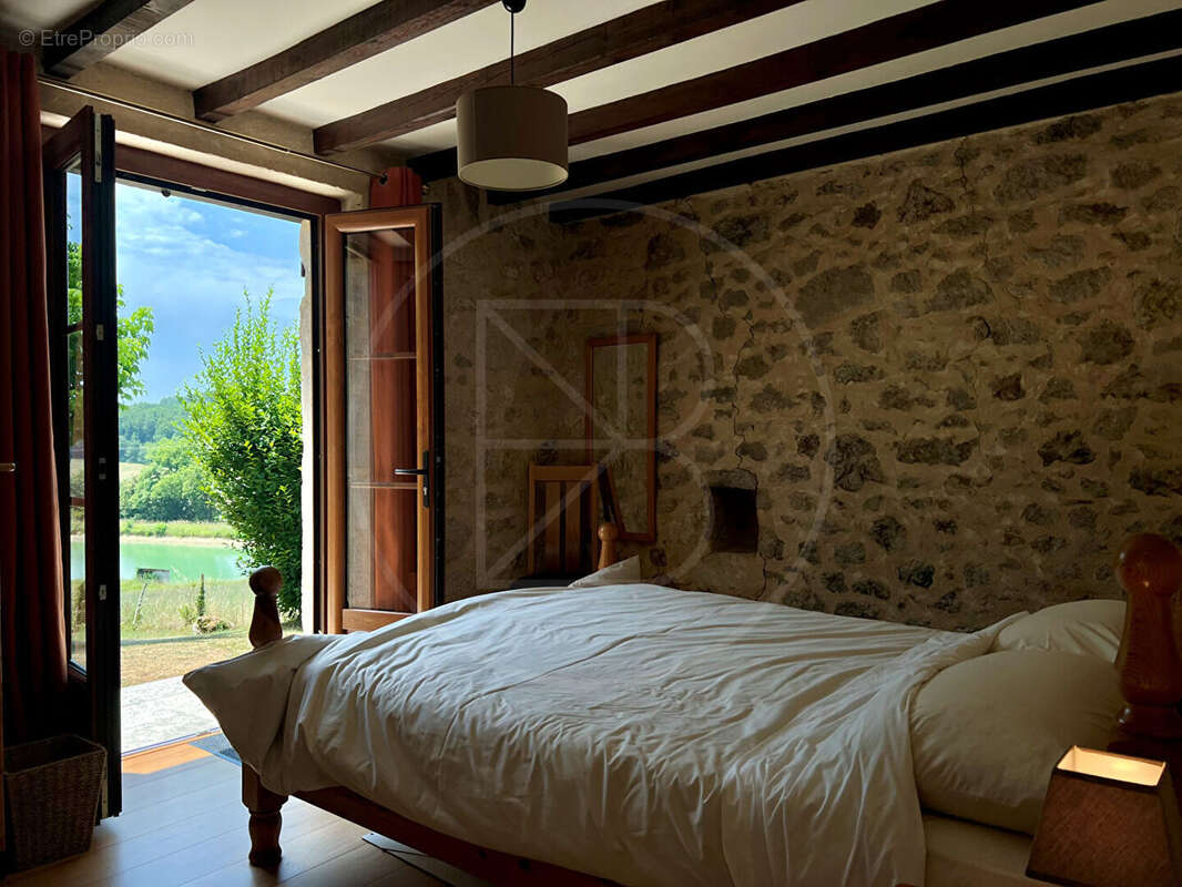 Propriété en pierre offrant une vue imprenable - photo 10