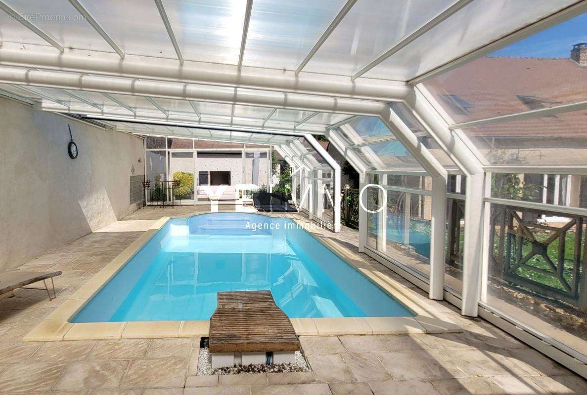 Maison à LA CELLE-LES-BORDES