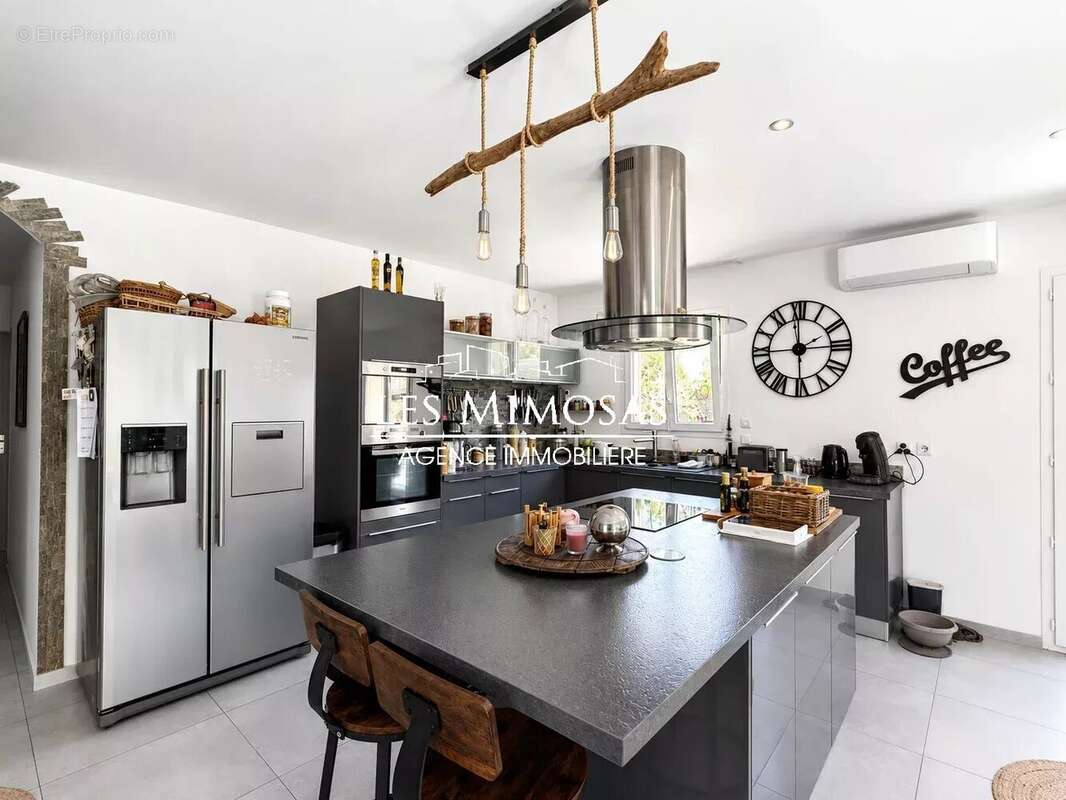 Maison à ROQUEBRUNE-SUR-ARGENS