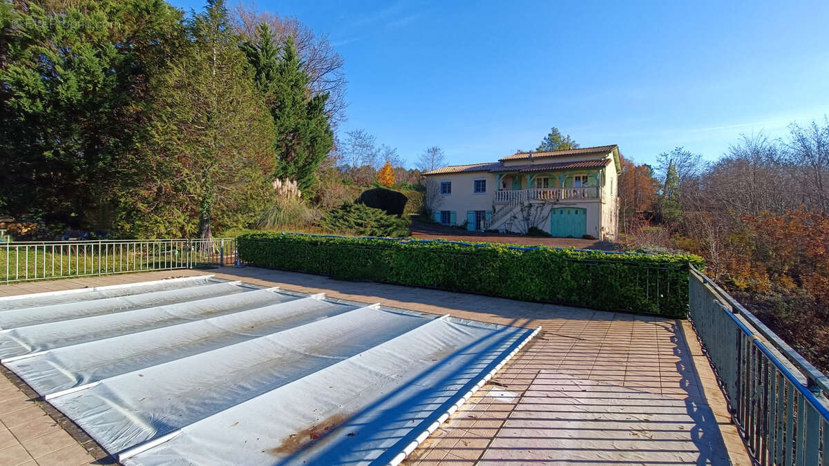 Maison à LA CHAPELLE-GONAGUET