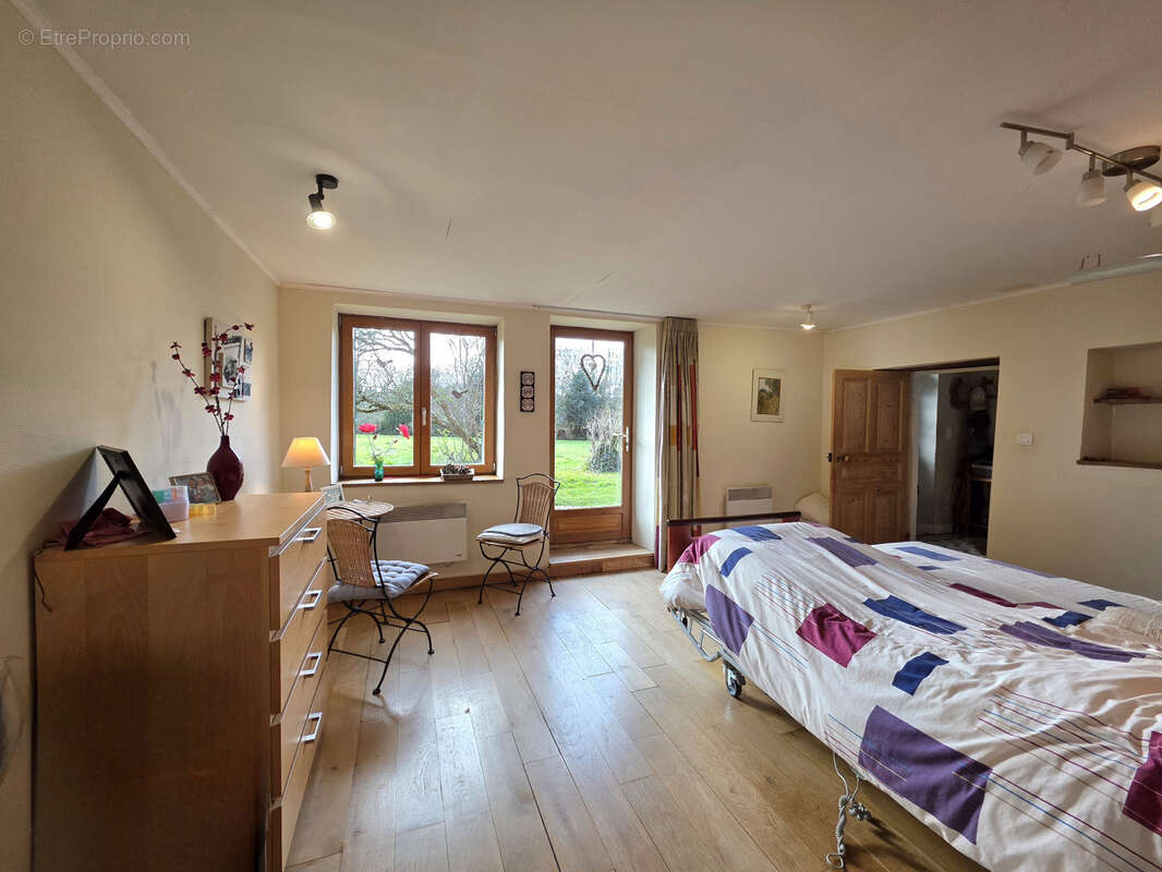 Maison à SAINT-GERVAIS-D'AUVERGNE