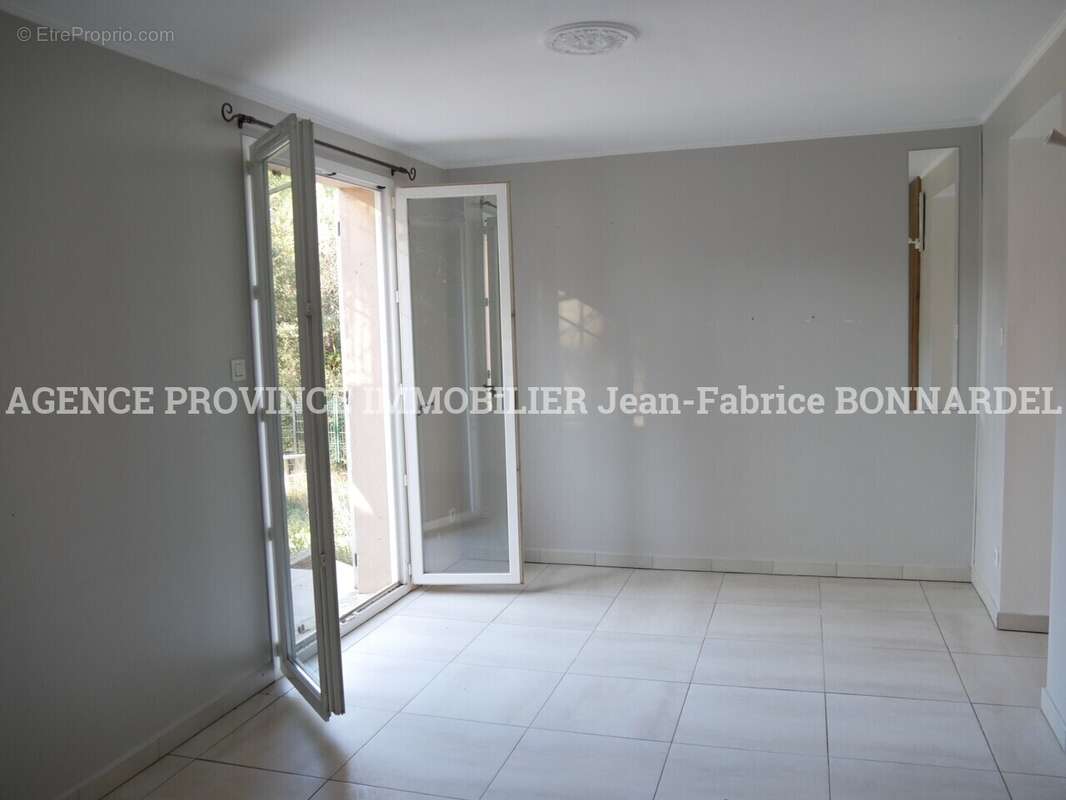 Appartement à LA BAUME-DE-TRANSIT