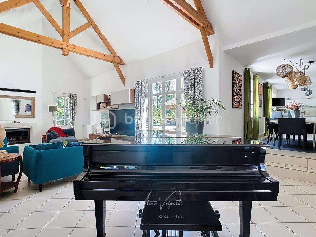 Maison à MAGNY-LE-HONGRE