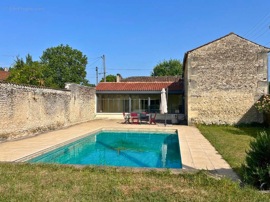 MAISON CHARENTAISE de caractère avec piscine à COGNAC - photo 20