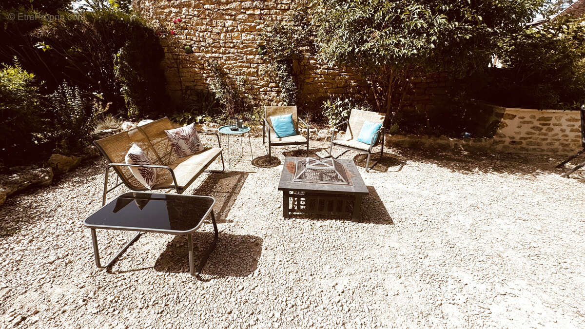 Maison à VAULT-DE-LUGNY