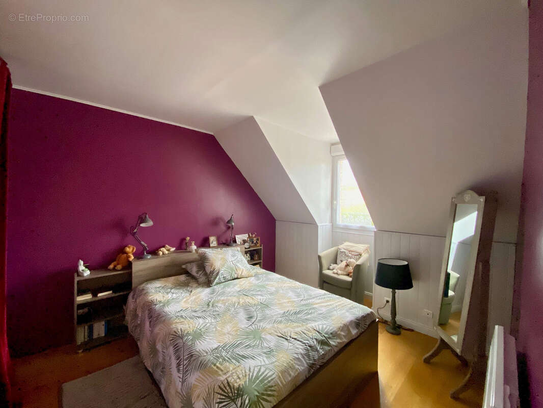 Maison à LA QUEUE-LES-YVELINES