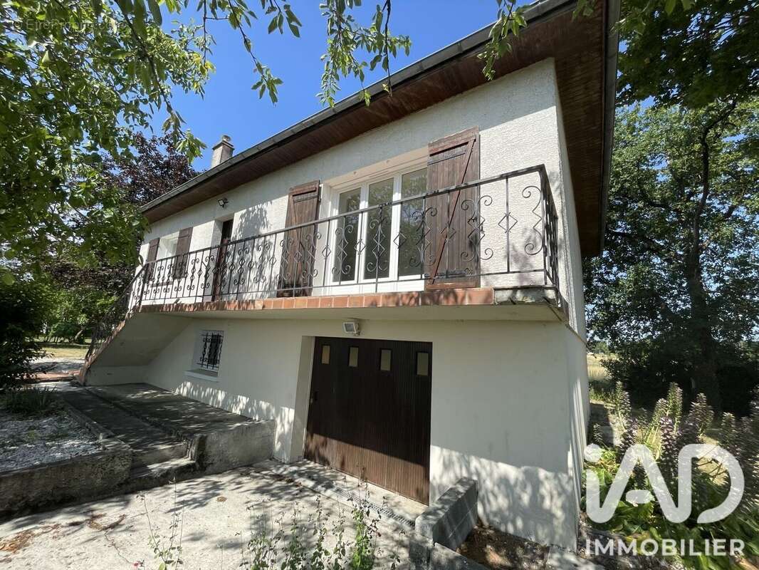Maison 138 m² à Germignac  - photo 2