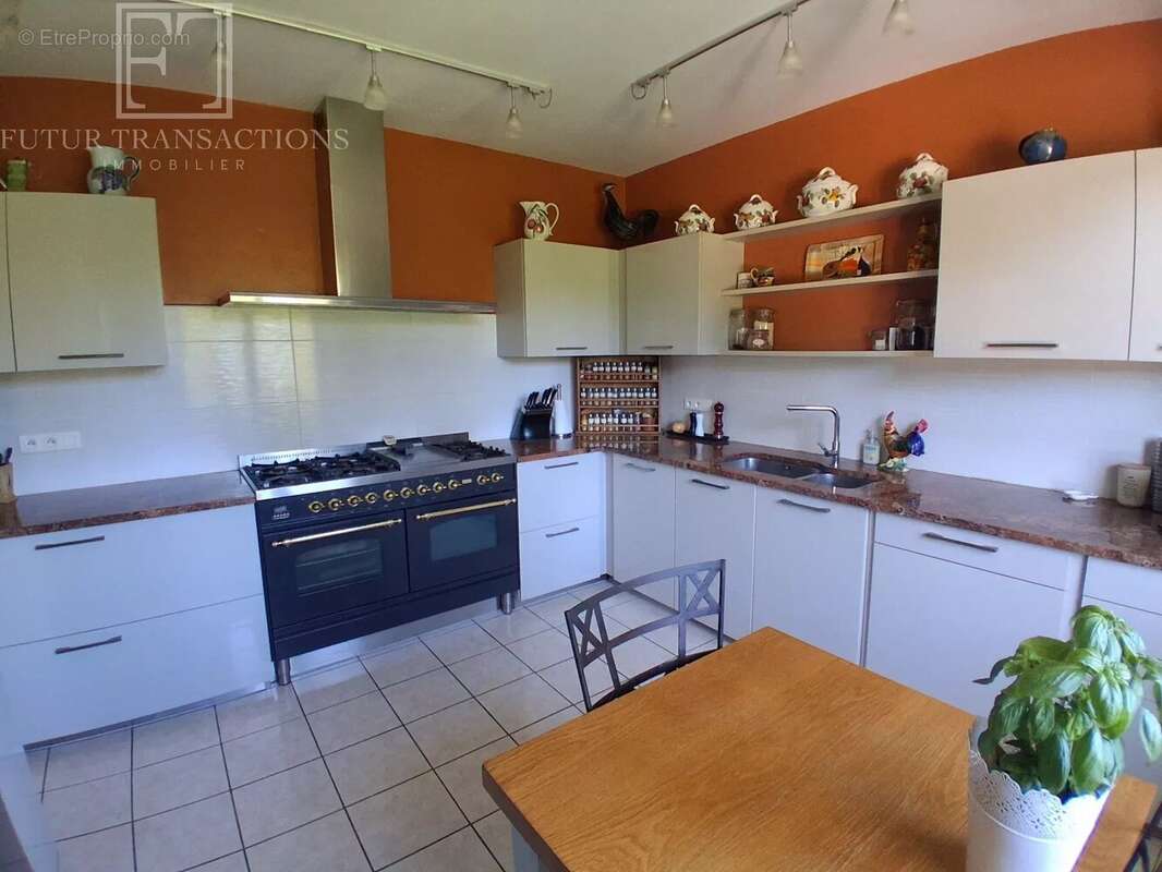 Maison à CHATEAU-L'EVEQUE