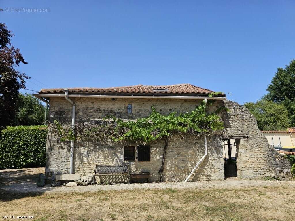 Maison à CHAMPAGNE-MOUTON