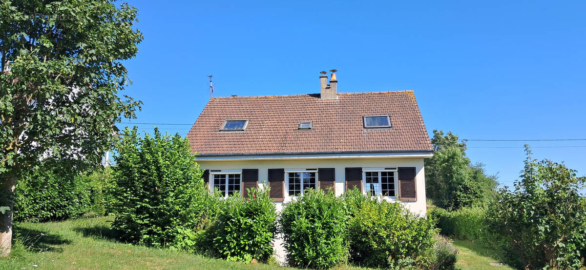 Maison à OSMOY-SAINT-VALERY