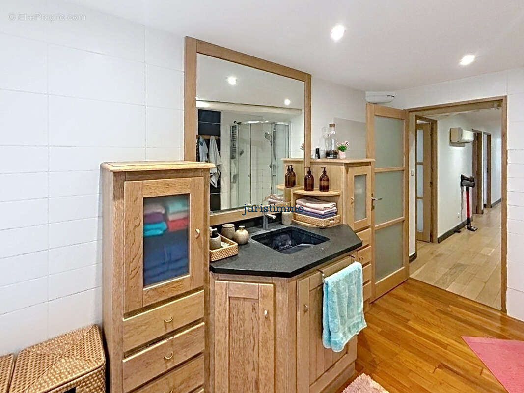 Appartement à CAMARET-SUR-AIGUES