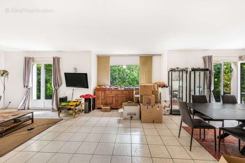 Maison familiale atypique de 170 m² avec jardin, terrasse et garage double – Collonges-au-Mont-d'Or - photo 3