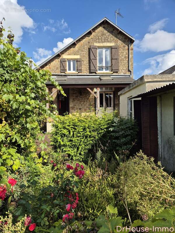 Maison à SAINT-HILAIRE-DU-HARCOUET