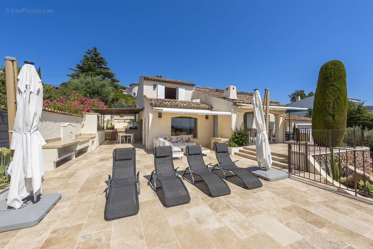 Maison à LES ISSAMBRES