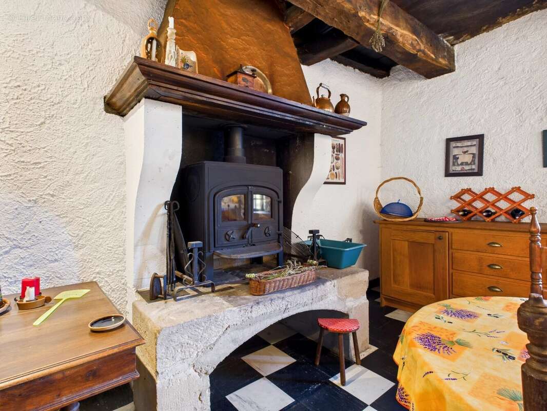 Maison à MIRANDOL-BOURGNOUNAC